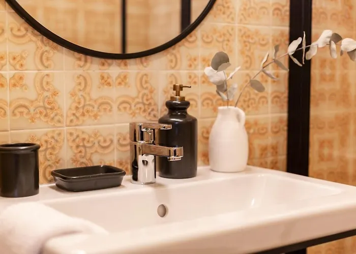 Couleur Corail Peaceful Gem & Shared Yard