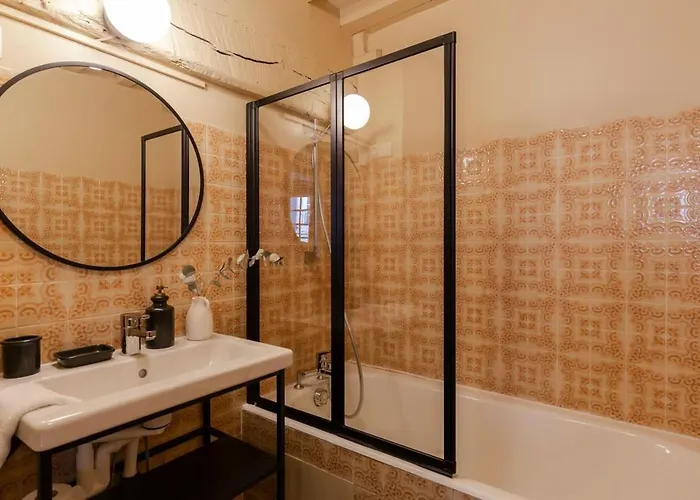 Couleur Corail Peaceful Gem & Shared Yard * Honfleur